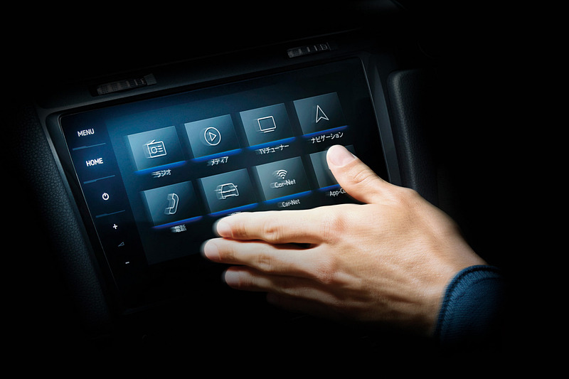 手のひらなどのアクションで触ることなく操作できる「ジェスチャーコントロール」対応の純正インフォテイメントシステム“Discover Pro”を専用装着