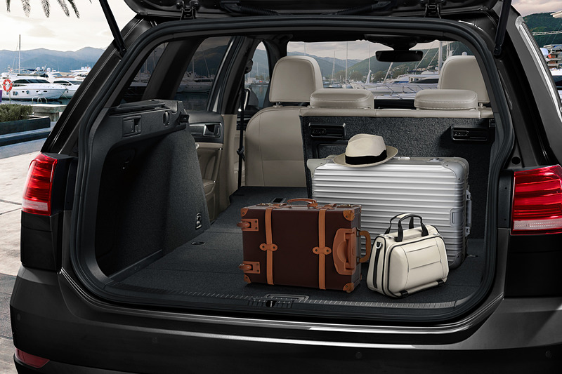 ボディサイズは4575×1800×1485mm（全長×全幅×全高）、ホイールベースは2635mm。車両重量は1490kg