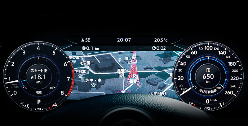 デジタルメータークラスターの“Active Info Display”（中央）や「ジェスチャーコントロール」対応の純正インフォテイメントシステム“Discover Pro”（右）はMeister専用装備となる