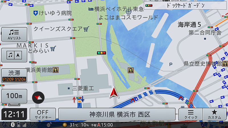 左が新型、右は2018年モデル。地図表示は見た目にもスッキリと見やすくなった