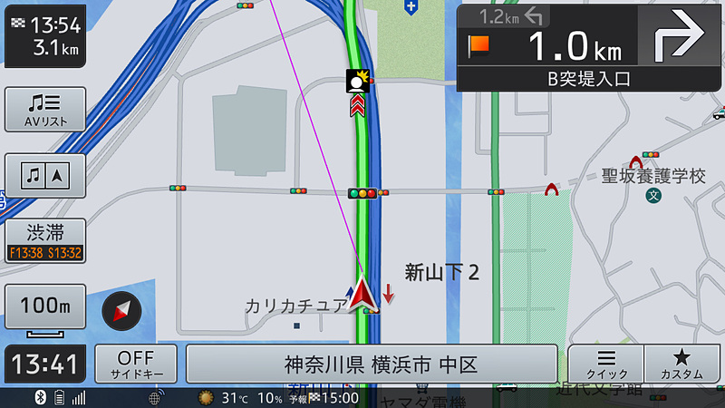 一般道案内中に高架上を走る高速道路へ。問題なくキッチリ認識