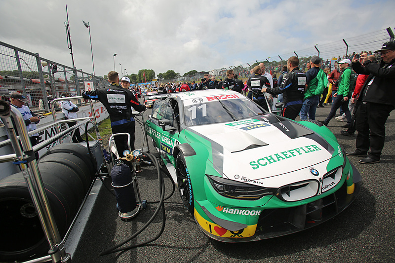 ポールポジションはマルコ・ウィットマン