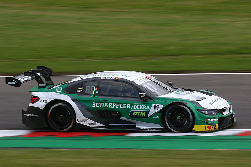 トップを走行するマルコ・ウィットマン（No.11）