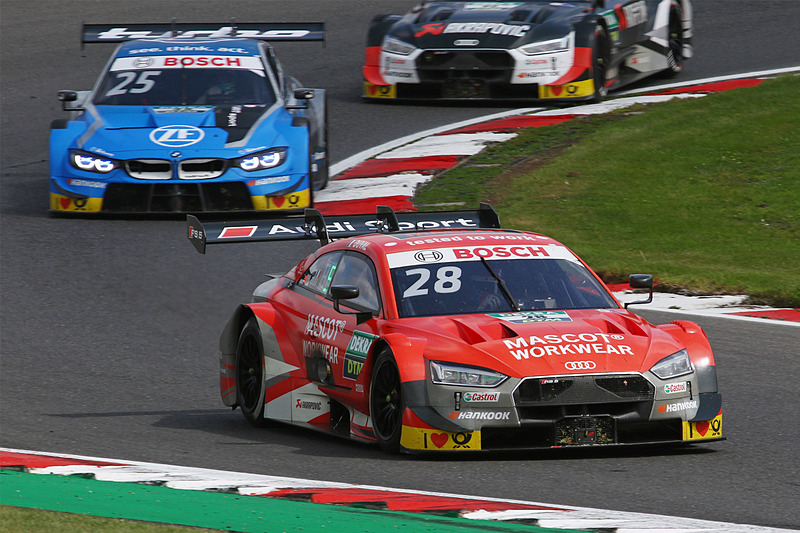 終盤の5位争い。フィリップ・エング（No.25）を抑えて5位を走行するロイック・デュバル（No.28）