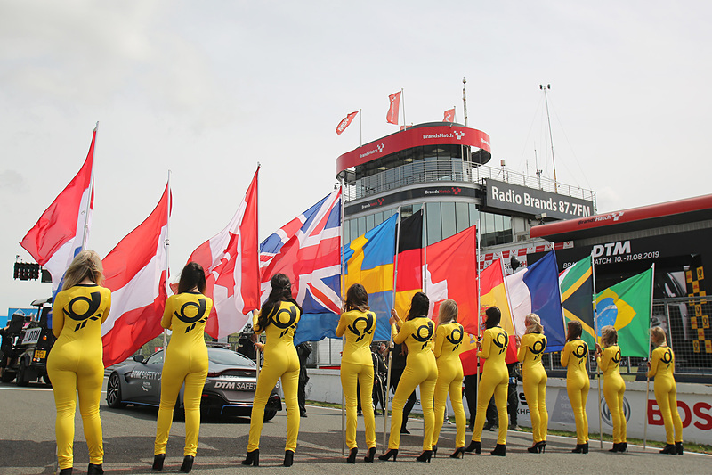 レース2はスタート進行に進む