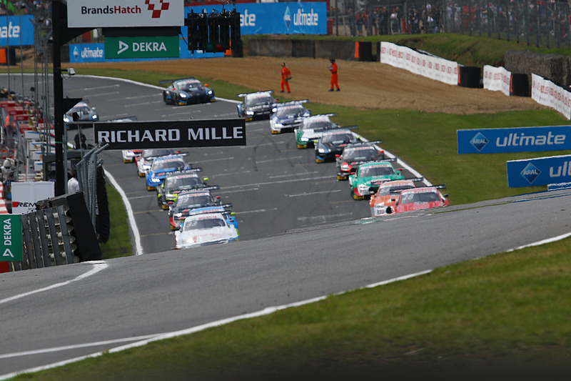 レース2がスタート