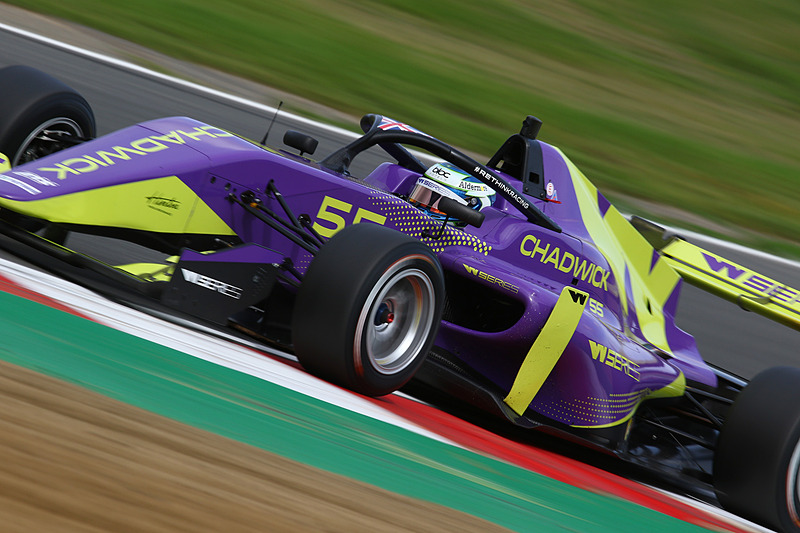 ポールポジションを獲得したポイントリーダーのジェイミー・チャドウィック