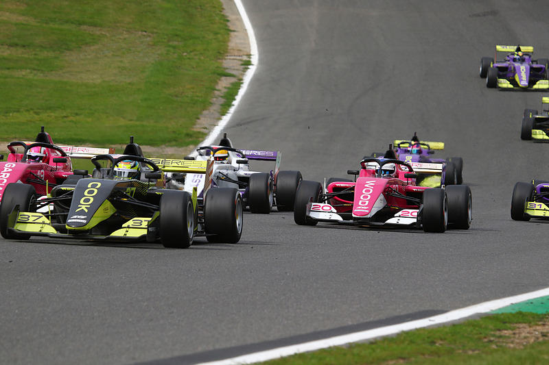 ヘイルウッド ヒルからブライズ（コーナー）のバックショット