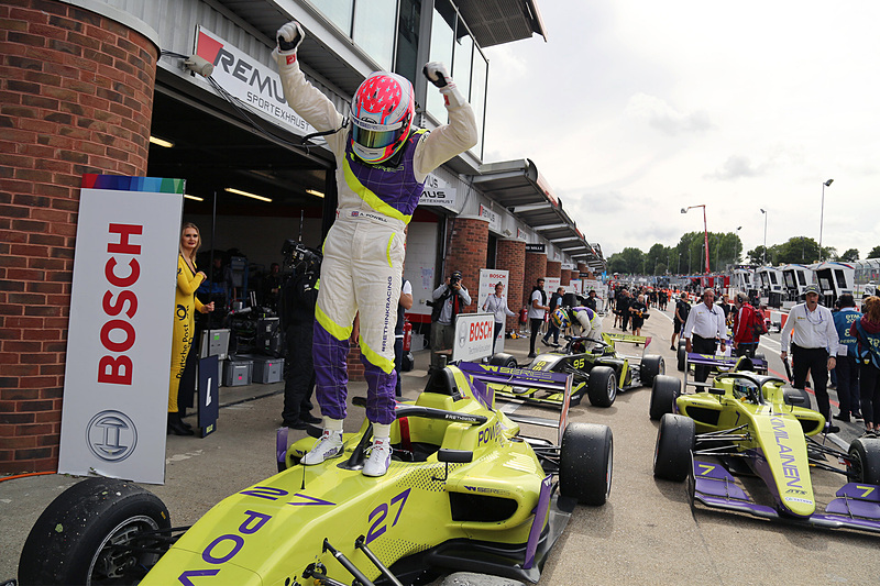 優勝はアリス・パウエル