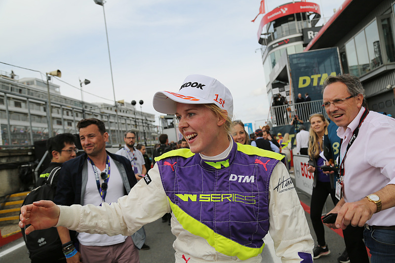 Wシリーズ最終戦は優勝アリス・パウエル、2位エマ・キミライネン、3位ベーツク・ビセーという結果