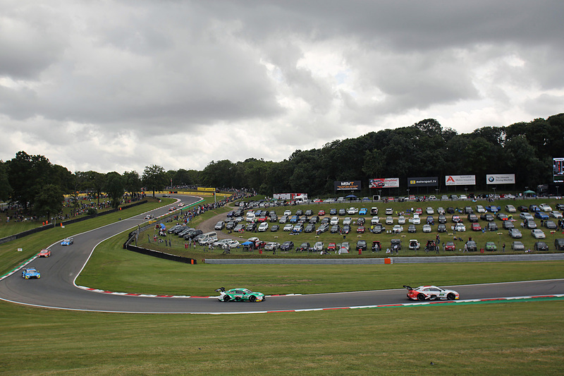 ブランズハッチの一部はコースと観客席が近い