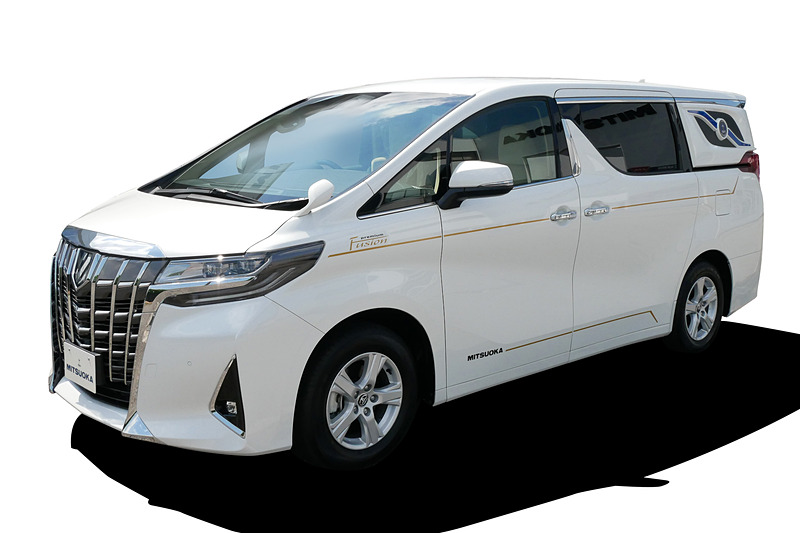 光岡自動車の新型搬送霊柩車「プレミアムフュージョン」。ボディサイズは4945×1850×1935mm（全長×全幅×全高）