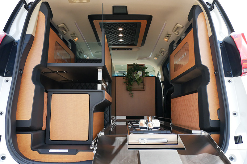 ストレッチャー兼用棺台のサイズは2100×620mm（全長×全幅）