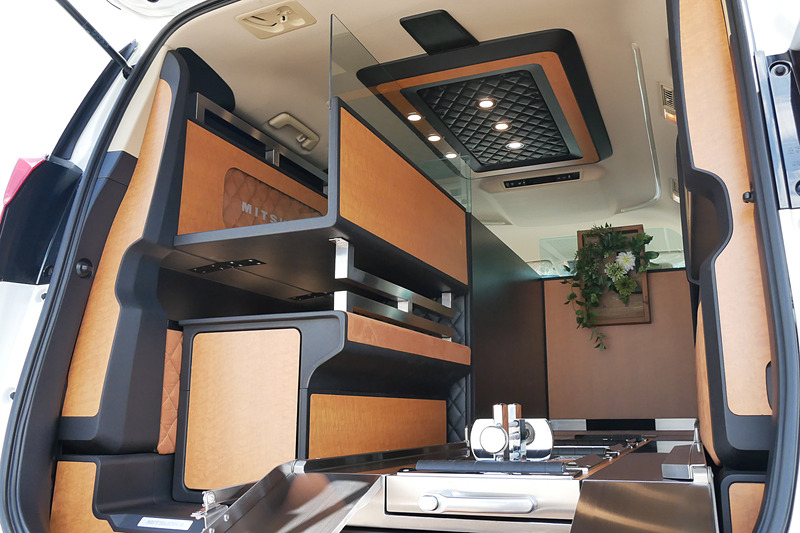 ストレッチャー兼用棺台のサイズは2100×620mm（全長×全幅）