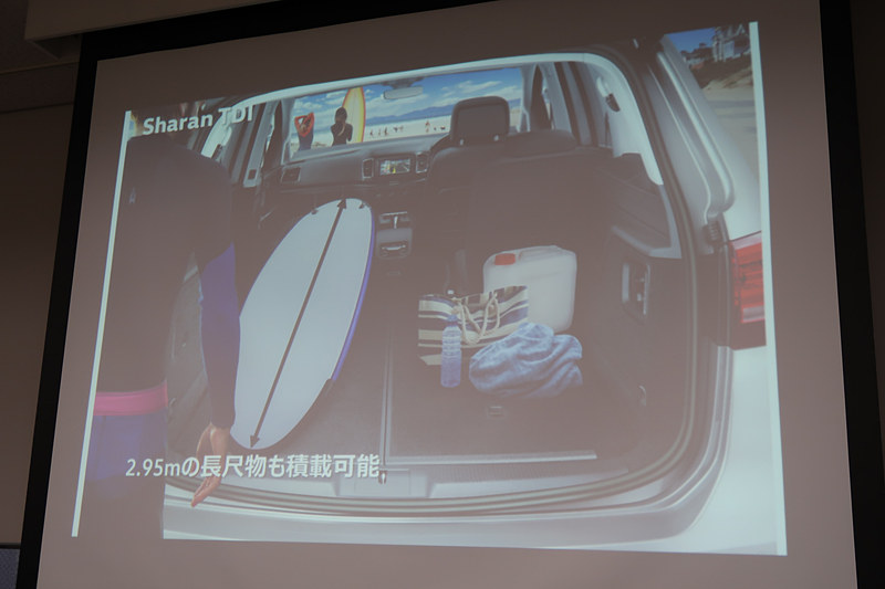 ラゲッジスペース容量は7人乗車時の約300Lから最大2297L（2人乗車）まで拡大可能。助手席を前に倒すと約3mの長い荷物も積載可能となる