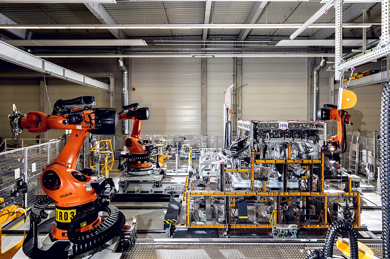 量産EVの「BMW iNEXT」プロトタイプを製作するパイロットプラント