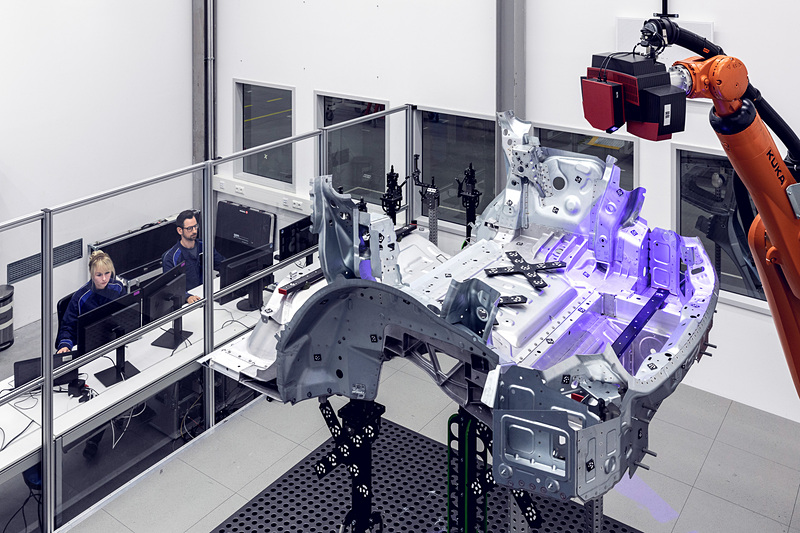 量産EVの「BMW iNEXT」プロトタイプを製作するパイロットプラント