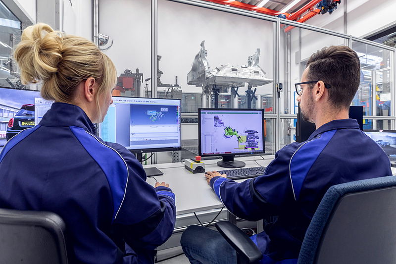 量産EVの「BMW iNEXT」プロトタイプを製作するパイロットプラント