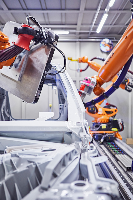 量産EVの「BMW iNEXT」プロトタイプを製作するパイロットプラント