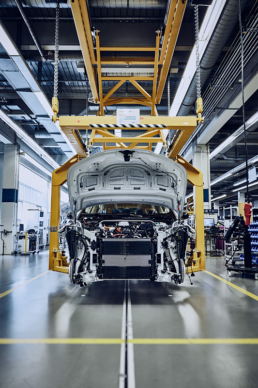 量産EVの「BMW iNEXT」プロトタイプを製作するパイロットプラント