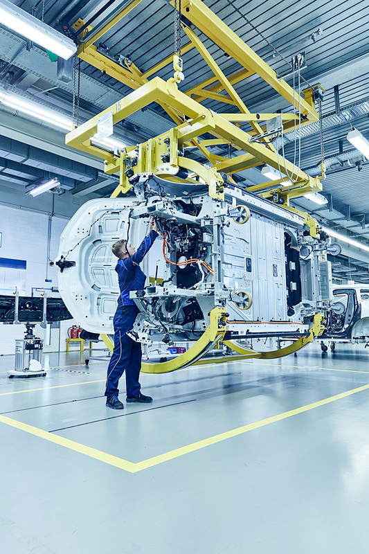 量産EVの「BMW iNEXT」プロトタイプを製作するパイロットプラント