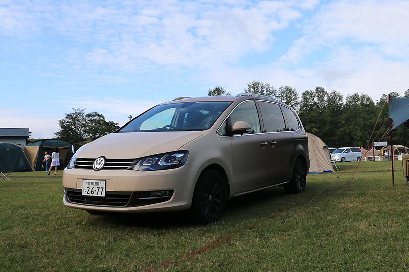 ラッピングは「マットラッピングデザイン」3種類と「マットグラデーションデザイン」2種類を用意