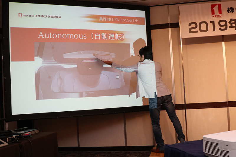 自動運転やADASを実現するために、クリンビューなどでカメラ前方のガラスをきれいにしておくことが大切だとアピール