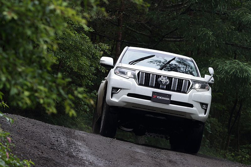 大雨が降り、ぬかるんだ中での試乗となった