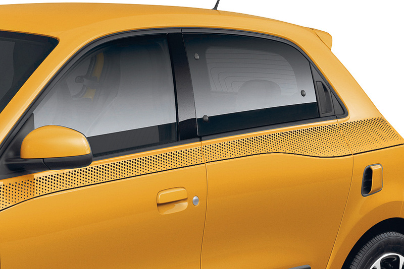 リアフェンダーの左側に吸気用エアインテークを追加