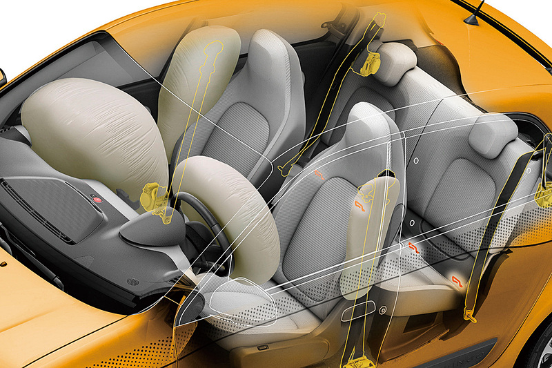 運転席＆助手席エアバッグに加え、前席頭部保護機能付のサイドエアバッグも標準装備する