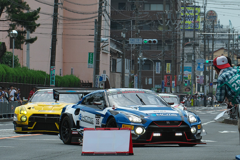 パレードに参加したレーシングマシン