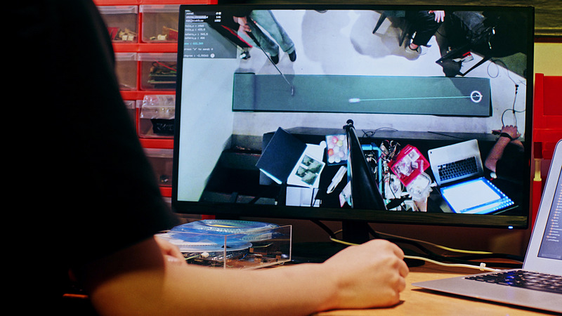 動画内ではProPILOT GOLF BALLの製作風景の一部も登場