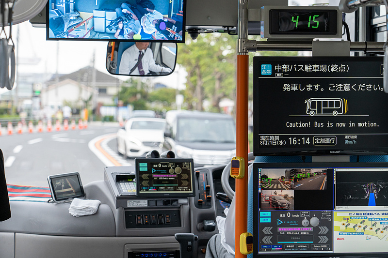 歩行者がいなくなったら再び発進