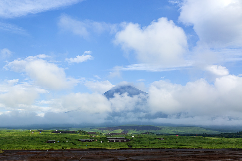 そうかえんの舞台は東富士演習場 畑岡地区。この日は早朝はまずまずだったものの、時折ポツポツと小雨が舞う天候になってしまった