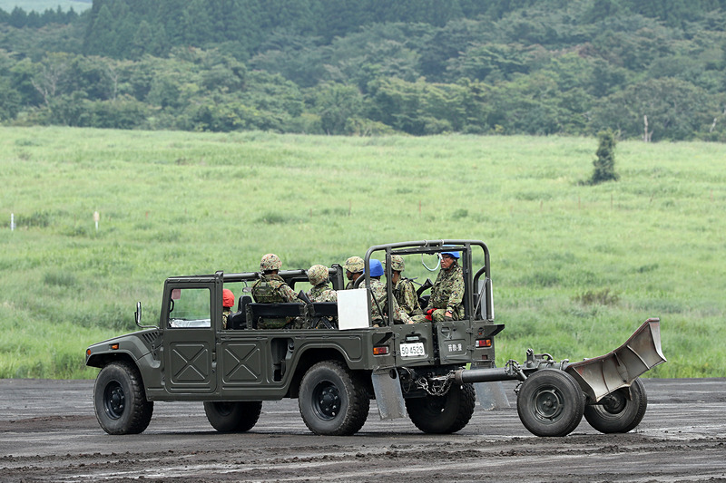 120mm迫撃砲 RTは高機動車が牽引