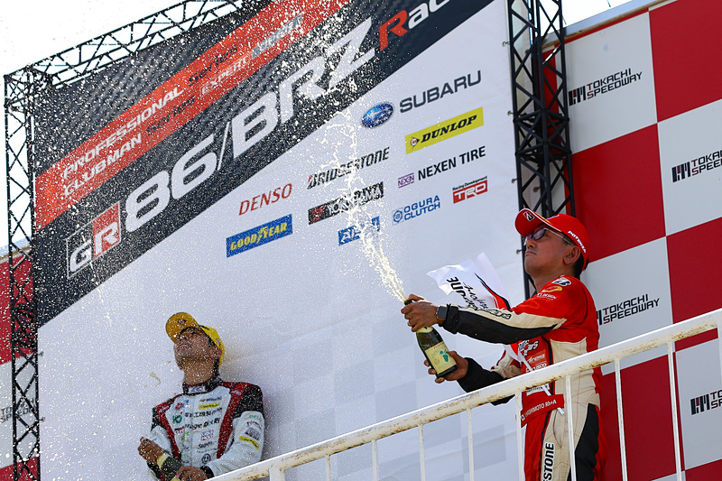 厳しい戦いだったものの、諦めずに頑張ったことで3位という結果に。9月14日～15日に行なわれる第7戦 もてぎでは、開き直って攻めの姿勢で上位入賞を目指す！