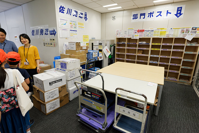 1日に700件以上の宅配・郵便物が届くというメール室