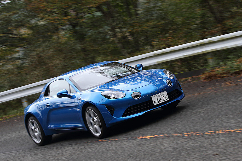 Service Xの“憧れの名車”レンタカーに新たにラインアップされたアルピーヌ「A110 ピュア」