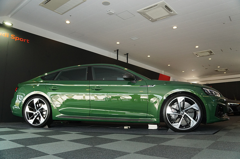 最新のRSモデル「RS 5 スポーツバック」