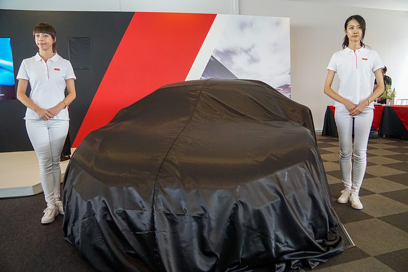 会場でアンベールされたV10エンジン10周年記念限定モデル「R8 Decennium（デセニウム）」