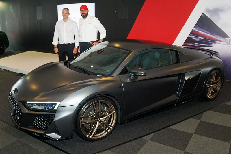 アウディ ジャパン 代表取締役社長のフィリップ・ノアック氏（左）とAudi Sport customer racing 統括責任者のクリス・ラインケ氏（右）