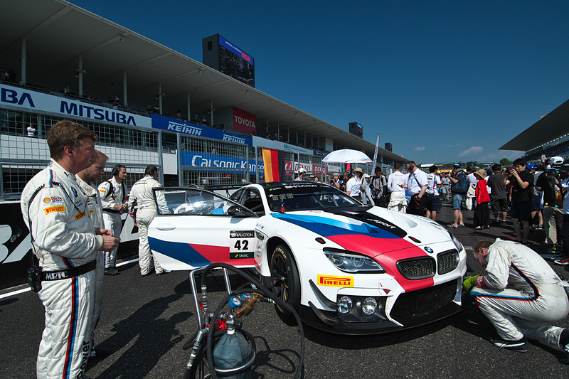 ポールポジションを獲得した42号車 BMW M6 GT3（BMW Team Schnitzer、アウグスト・ファーファス/マーティン・トムチュク/ニコラス・イェロリー組）