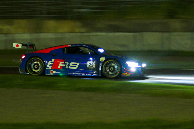 2019年の鈴鹿10時間耐久レースを制した25号車 Audi R8 LMS GT3 Evo（Audi Sport Team WRT、ケルビン・ファン・デル・リンデ/ドリス・バンスール/フレデリック・ヴェルヴィッシュ組）