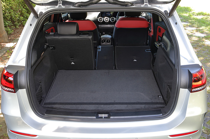 ラゲッジルームのレイアウト