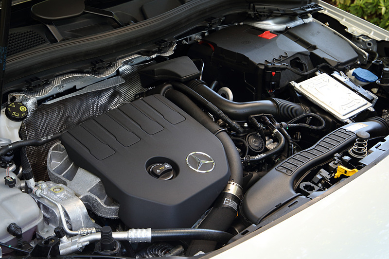 今回試乗した「B 180」は直列4気筒DOHC 1.4リッター直噴ターボエンジンを搭載し、最高出力100kW（136PS）/5500rpm、最大トルク200Nm/1460-4000rpmを発生する