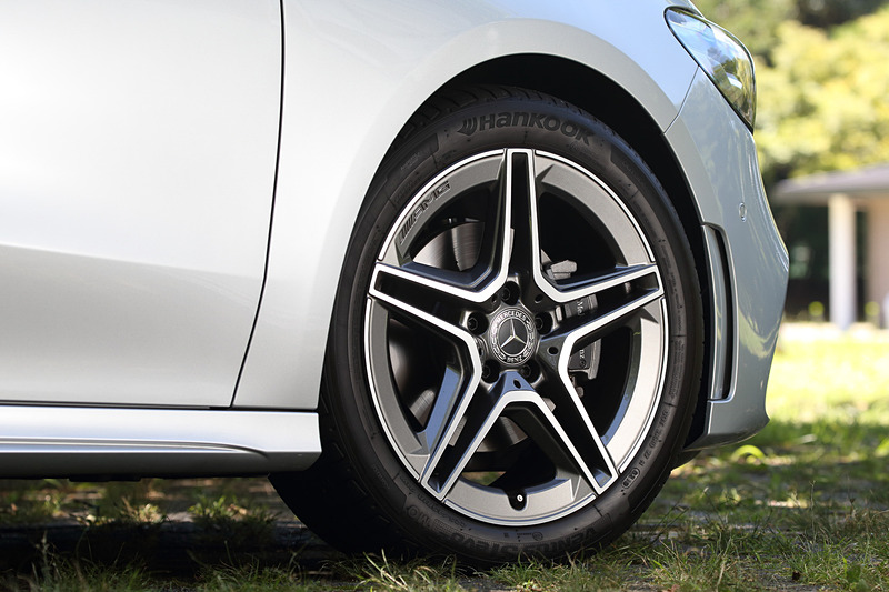 試乗車のB 180はハンコック「ventus S1 evo2」（225/45R18）を装着