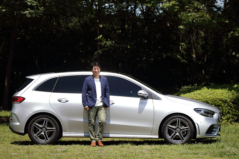 サイドデザインは前後の鋭さを邪魔しないシンプルな面構成でまとめられる