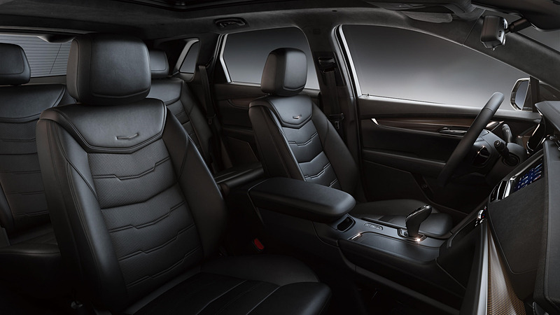 「ジェットブラック/ジェットブラックアクセント」の上質な本革シートを採用