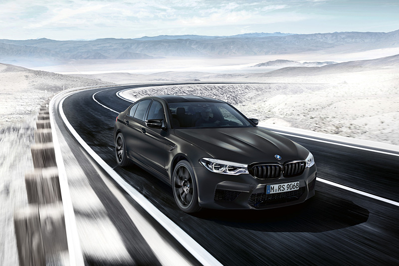 限定色「フローズン・ダーク・シルバー」を採用