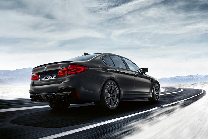 限定色「フローズン・ダーク・シルバー」を採用